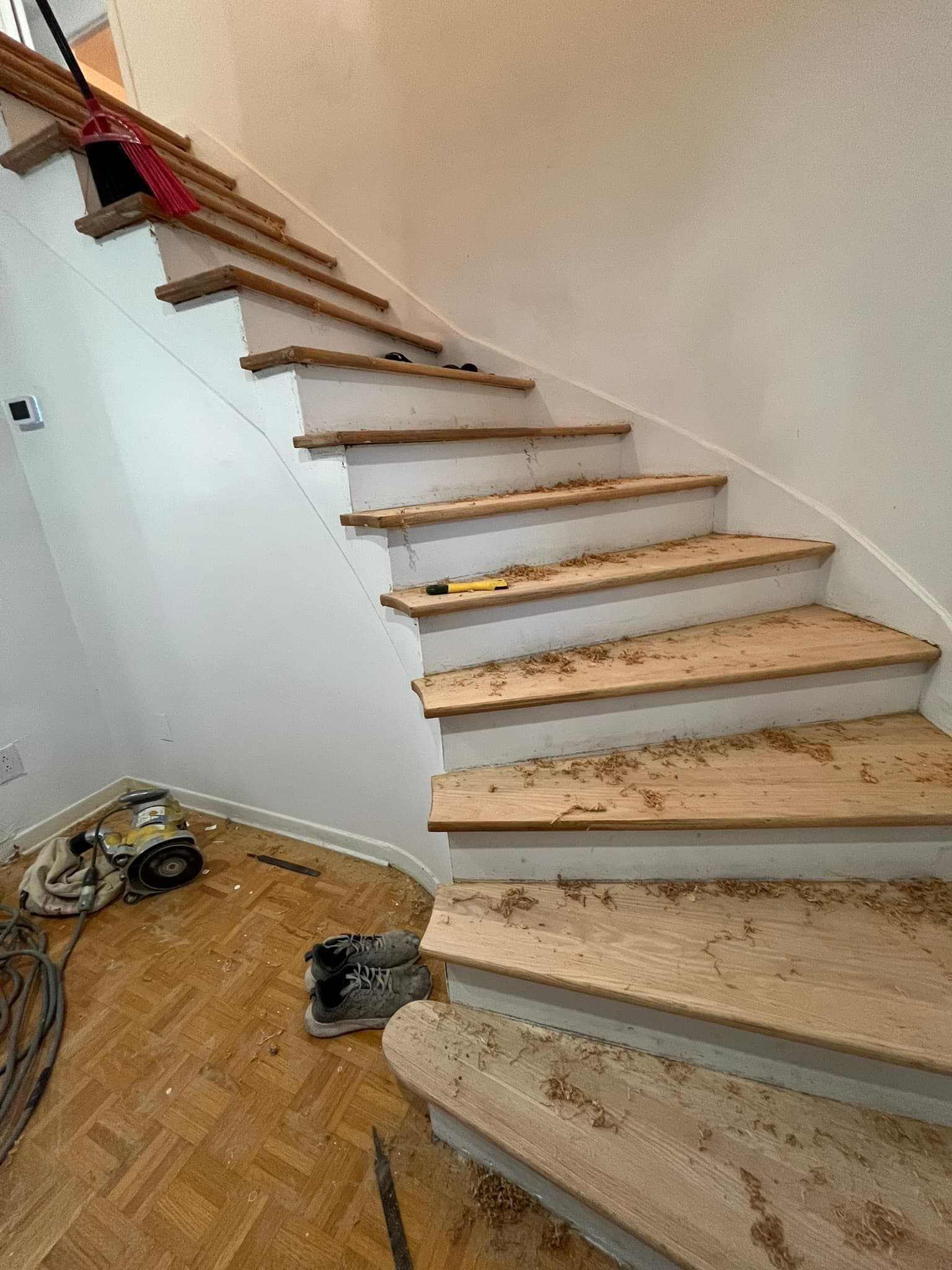 Escalier en cours de sablage
